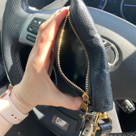 Louis Vuitton wristlet with leather wristlet and Louis Vuitton Keychain - Picture 11 of 11